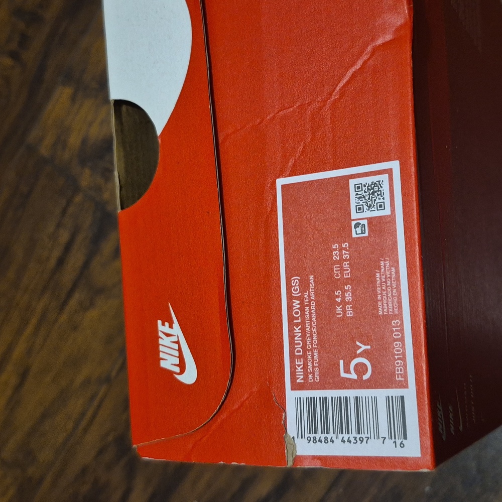 Nike Dunk Low Black and Teal Sneakers Grade School Boy size 5 - Picture 7 of 7